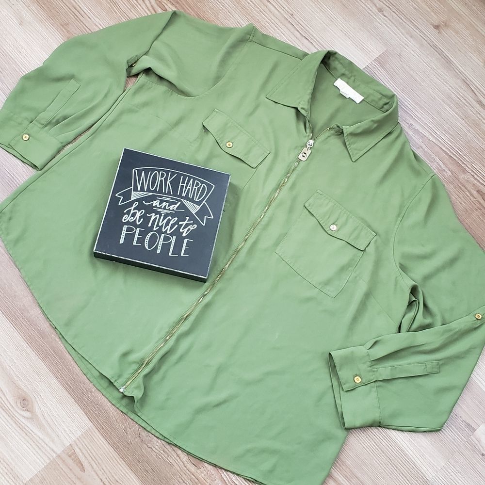 🔹️Michael Kors Olive Green Zippered & Adjustable Long Sleeve Top 3X